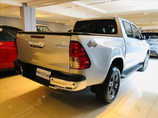 TOYOTA-HILUX-2.8 D-4D TURBO DIESEL CD SR 4X4 AUTOMÁTICO TOYOTA-HILUX-2025