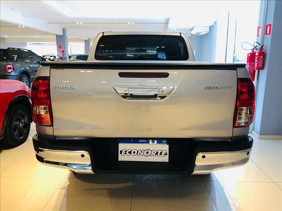 TOYOTA-HILUX-2.8 D-4D TURBO DIESEL CD SR 4X4 AUTOMÁTICO TOYOTA-HILUX-2025