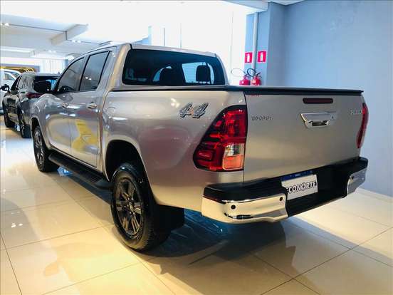 TOYOTA-HILUX-2025