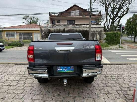 TOYOTA-HILUX-2025