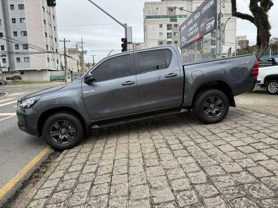 TOYOTA-HILUX-2.8 D-4D TURBO DIESEL CD SR 4X4 AUTOMÁTICO TOYOTA-HILUX-2025