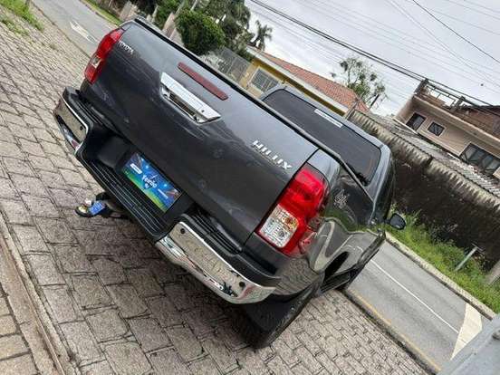 TOYOTA-HILUX-2.8 D-4D TURBO DIESEL CD SR 4X4 AUTOMÁTICO TOYOTA-HILUX-2025