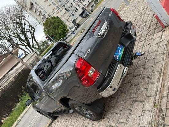 TOYOTA-HILUX-2025