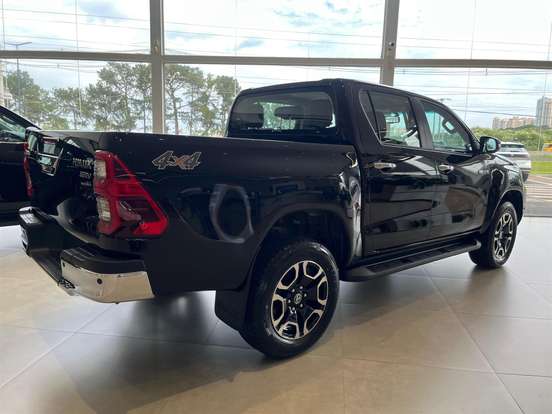 TOYOTA-HILUX-2.8 D-4D TURBO DIESEL CD SRV 4X4 AUTOMÁTICO TOYOTA-HILUX-2026