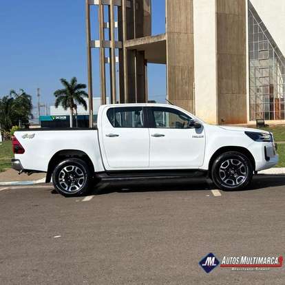 TOYOTA-HILUX-2024