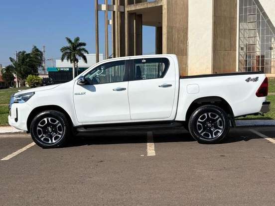 TOYOTA-HILUX-2.8 D-4D TURBO DIESEL CD SRV 4X4 AUTOMÁTICO TOYOTA-HILUX-2024