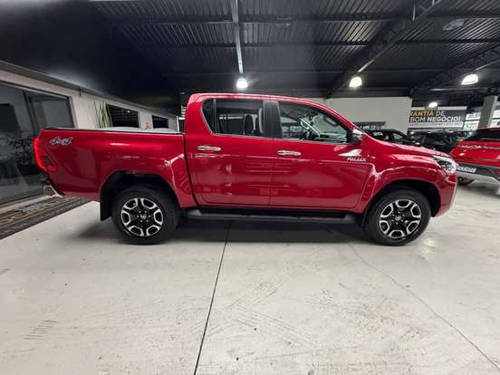 TOYOTA-HILUX-2.8 D-4D TURBO DIESEL CD SRV 4X4 AUTOMÁTICO TOYOTA-HILUX-2025