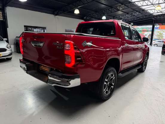 TOYOTA-HILUX-2.8 D-4D TURBO DIESEL CD SRV 4X4 AUTOMÁTICO TOYOTA-HILUX-2025
