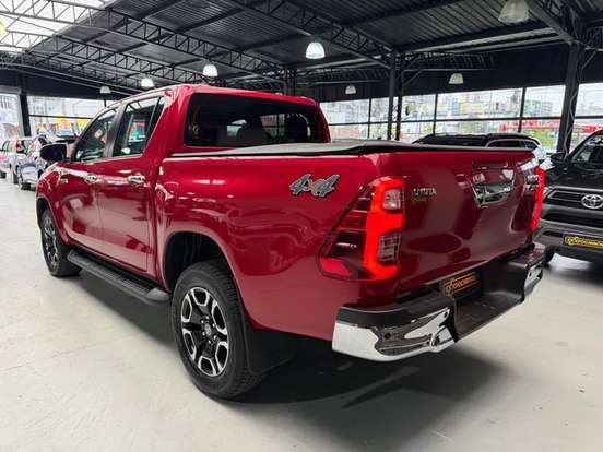 TOYOTA-HILUX-2.8 D-4D TURBO DIESEL CD SRV 4X4 AUTOMÁTICO TOYOTA-HILUX-2025