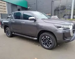 TOYOTA HILUX 2.8 D-4D TURBO DIESEL CD SRX 4X4 AUTOMÁTICO TOYOTA HILUX 2.8 D-4D TURBO DIESEL CD SRX 4X4 AUTOMÁTICO