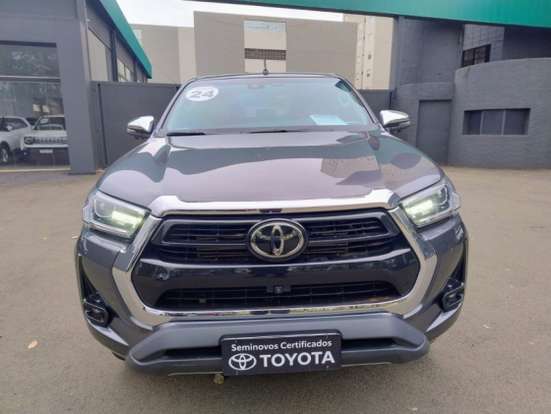 TOYOTA-HILUX-2023
