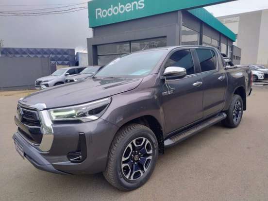 TOYOTA-HILUX-2.8 D-4D TURBO DIESEL CD SRX 4X4 AUTOMÁTICO TOYOTA-HILUX-2023