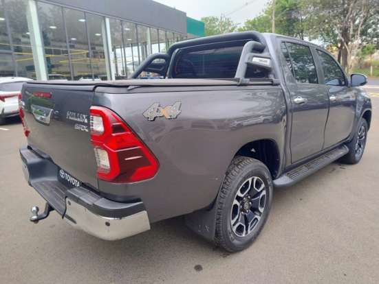 TOYOTA-HILUX-2023