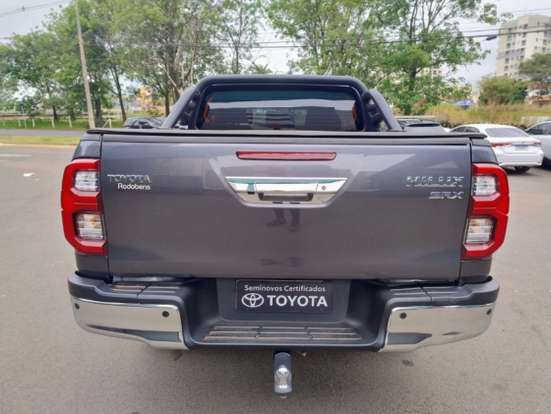 TOYOTA-HILUX-2023