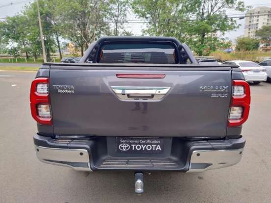TOYOTA-HILUX-2.8 D-4D TURBO DIESEL CD SRX 4X4 AUTOMÁTICO TOYOTA-HILUX-2023
