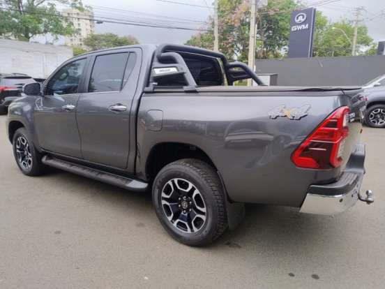TOYOTA-HILUX-2.8 D-4D TURBO DIESEL CD SRX 4X4 AUTOMÁTICO TOYOTA-HILUX-2023