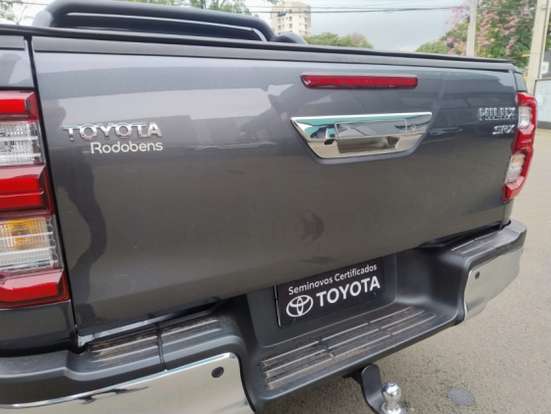 TOYOTA-HILUX-2023