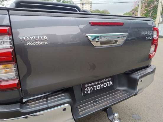 TOYOTA-HILUX-2.8 D-4D TURBO DIESEL CD SRX 4X4 AUTOMÁTICO TOYOTA-HILUX-2023