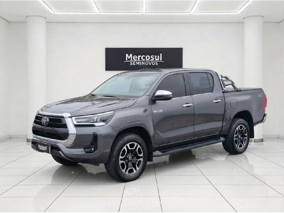 TOYOTA HILUX 2.8 D-4D TURBO DIESEL CD SRX 4X4 AUTOMÁTICO
