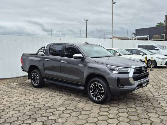 TOYOTA-HILUX-2022