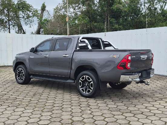 TOYOTA-HILUX-2022