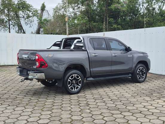 TOYOTA-HILUX-2.8 D-4D TURBO DIESEL CD SRX 4X4 AUTOMÁTICO TOYOTA-HILUX-2022
