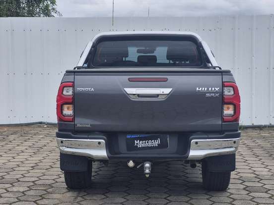 TOYOTA-HILUX-2.8 D-4D TURBO DIESEL CD SRX 4X4 AUTOMÁTICO TOYOTA-HILUX-2022