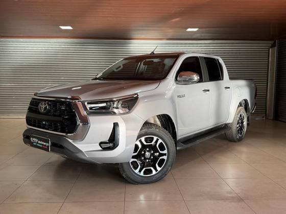TOYOTA HILUX 2.8 D-4D TURBO DIESEL CD SRX 4X4 AUTOMÁTICO