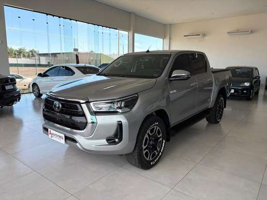 TOYOTA-HILUX-2.8 D-4D TURBO DIESEL CD SRX 4X4 AUTOMÁTICO TOYOTA-HILUX-2022