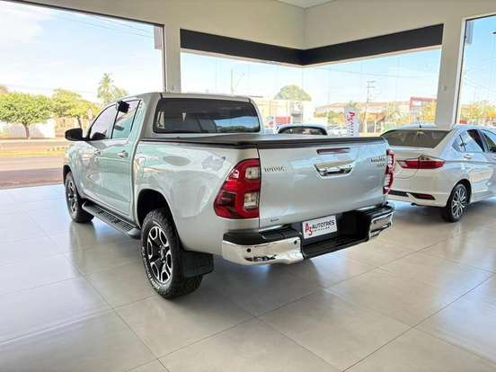 TOYOTA-HILUX-2.8 D-4D TURBO DIESEL CD SRX 4X4 AUTOMÁTICO TOYOTA-HILUX-2022