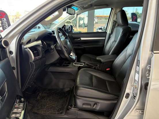 TOYOTA-HILUX-2.8 D-4D TURBO DIESEL CD SRX 4X4 AUTOMÁTICO TOYOTA-HILUX-2022