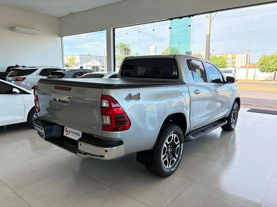 TOYOTA-HILUX-2022