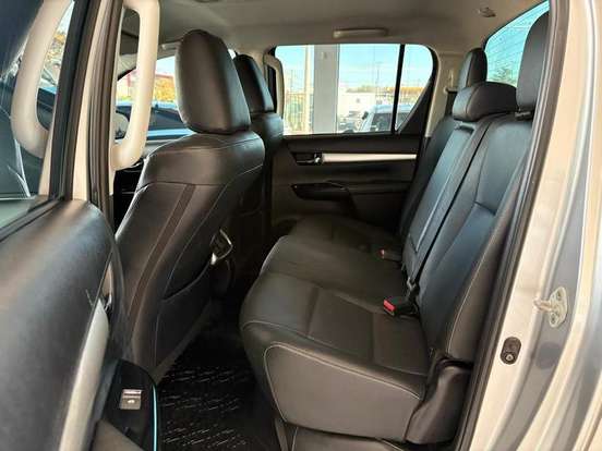 TOYOTA-HILUX-2022