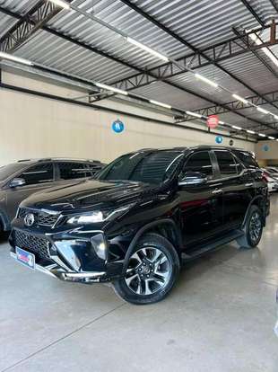 TOYOTA-HILUX-2025