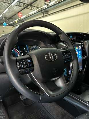 TOYOTA-HILUX-2025