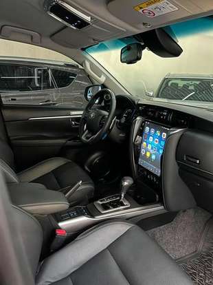 TOYOTA-HILUX-2025