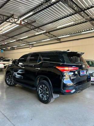 TOYOTA-HILUX-2025
