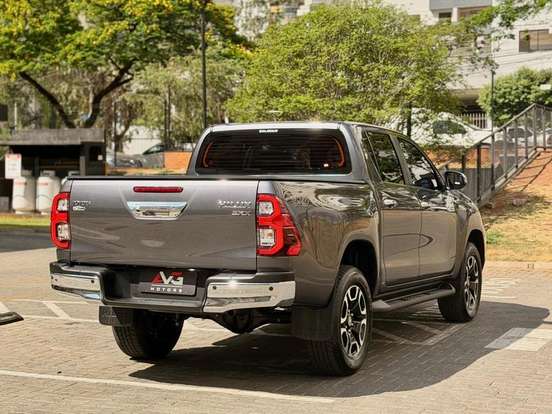 TOYOTA-HILUX-2.8 D-4D TURBO DIESEL CD SRX 4X4 AUTOMÁTICO TOYOTA-HILUX-2026