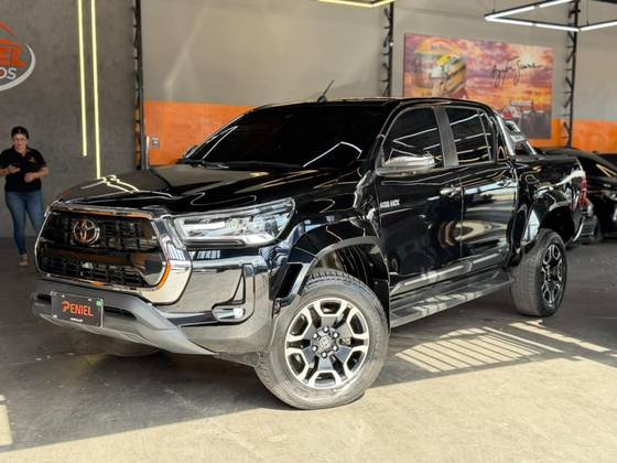 TOYOTA HILUX 2.8 D-4D TURBO DIESEL CD SRX 4X4 AUTOMÁTICO