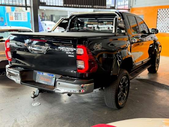 TOYOTA-HILUX-2.8 D-4D TURBO DIESEL CD SRX 4X4 AUTOMÁTICO TOYOTA-HILUX-2024
