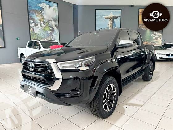 TOYOTA HILUX 2.8 D-4D TURBO DIESEL CD SRX PLUS 4X4 AUTOMÁTICO