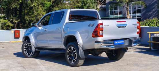 TOYOTA-HILUX-2.8 D-4D TURBO DIESEL CD SRX PLUS 4X4 AUTOMÁTICO TOYOTA-HILUX-2025