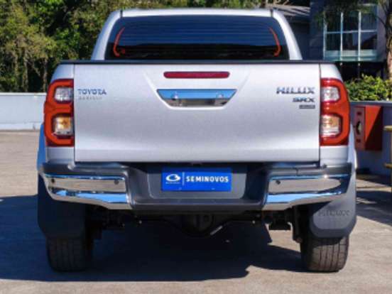 TOYOTA-HILUX-2.8 D-4D TURBO DIESEL CD SRX PLUS 4X4 AUTOMÁTICO TOYOTA-HILUX-2025