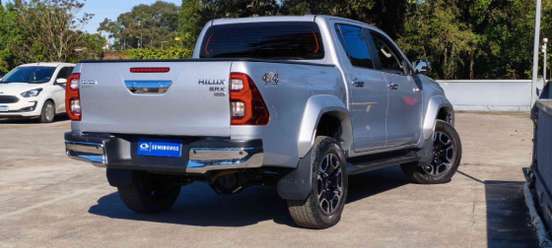 TOYOTA-HILUX-2.8 D-4D TURBO DIESEL CD SRX PLUS 4X4 AUTOMÁTICO TOYOTA-HILUX-2025