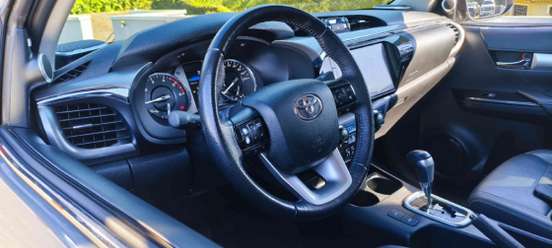TOYOTA-HILUX-2.8 D-4D TURBO DIESEL CD SRX PLUS 4X4 AUTOMÁTICO TOYOTA-HILUX-2025