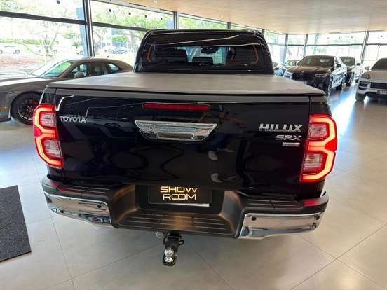 TOYOTA-HILUX-2023
