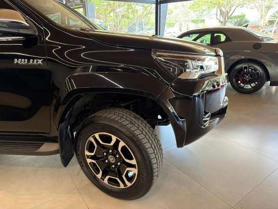 TOYOTA-HILUX-2023