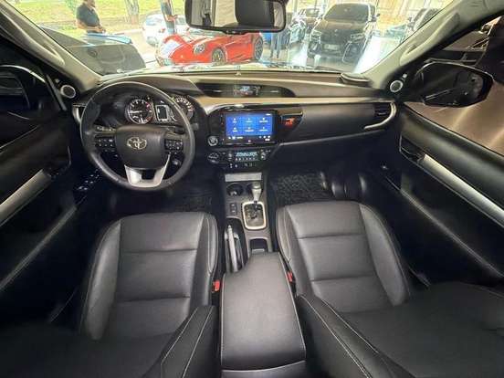 TOYOTA-HILUX-2.8 D-4D TURBO DIESEL CD SRX PLUS 4X4 AUTOMÁTICO TOYOTA-HILUX-2023