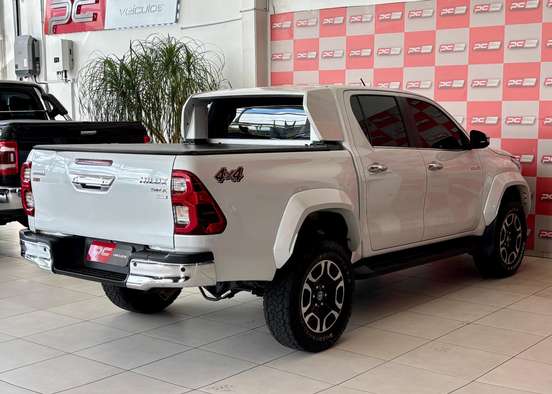 TOYOTA-HILUX-2.8 D-4D TURBO DIESEL CD SRX PLUS 4X4 AUTOMÁTICO TOYOTA-HILUX-2024