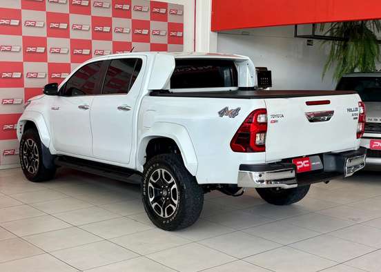 TOYOTA-HILUX-2.8 D-4D TURBO DIESEL CD SRX PLUS 4X4 AUTOMÁTICO TOYOTA-HILUX-2024